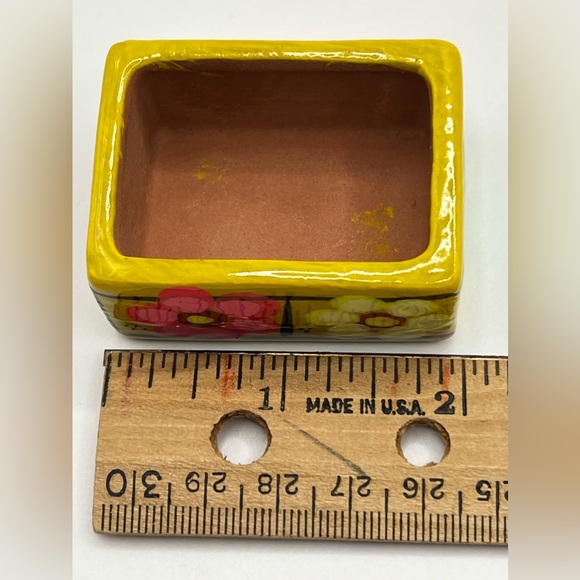Mexican Folk Art Talavera Pottery Handpainted Colorful Yellow Small Trinket Box - Picture 9 of 11